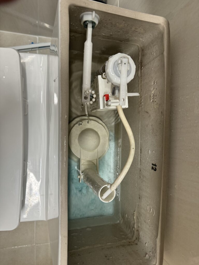 변기에서 물이 안멈출 때 원인인 변기부속